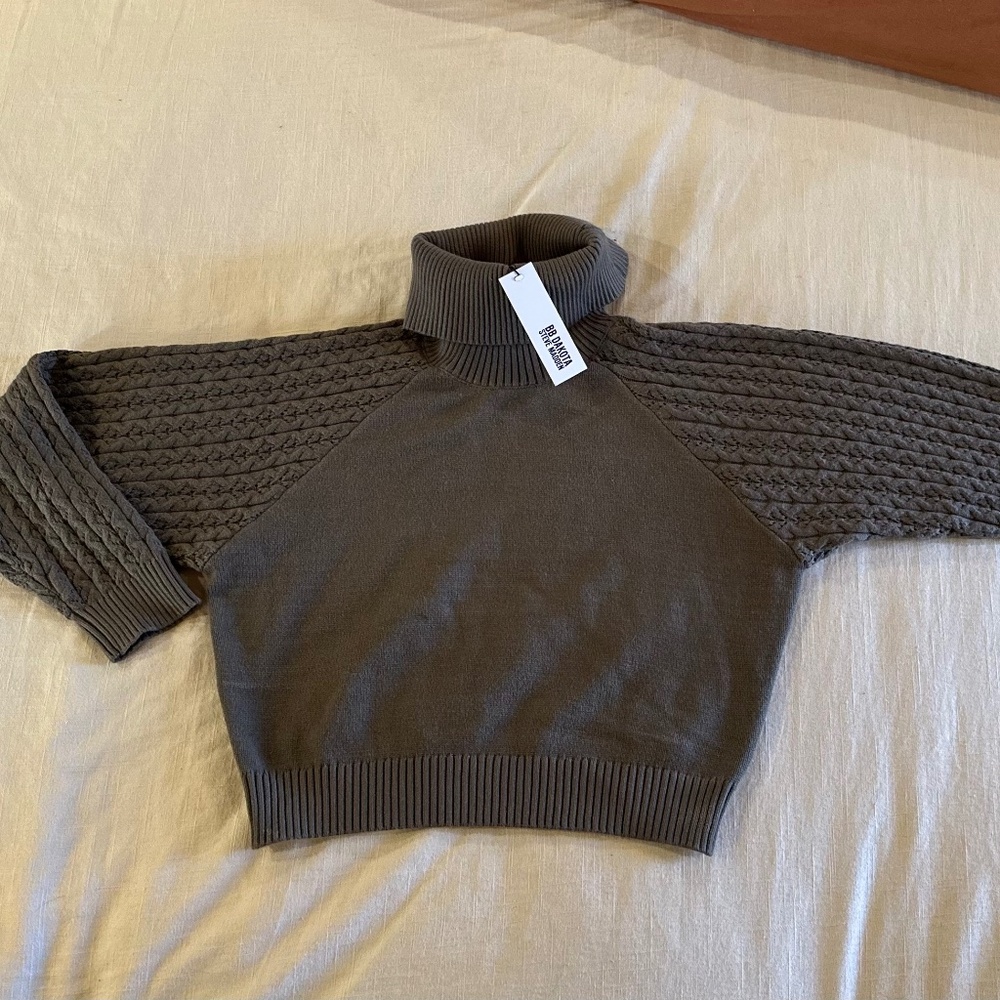 Cropped  sweater new with tags